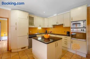 "Orange Tree Villa in Alvor - South - facing Family Villa with Private Poll" - Image 2