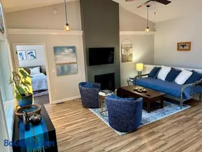 Upscale Two Bedroom Mountain Retreat - Image 2