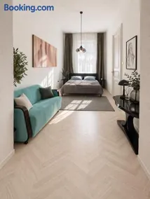 Aviator apartment in the city center - Image 1