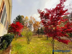 Stunning Poconos Villa- Hot Tub, Pool, Game Room, BBQ & more - Image 1