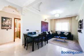 Résidence Élégante avec Piscine et 3 Chambre - Image 2