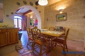 Stunning 3 bedroom Farmhouse with pool - Image 4