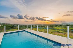Epic Views! 2BR House w/ Pool, BBQ, Outdoor Dining - Image 4