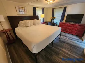 Spacious 2BR Retreat-10 minutes to the Beach! Pet Friendly! - Image 1