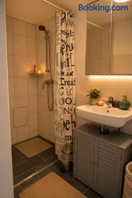 Frisch renoviertes 2 Zimmer Apartment - Image 3