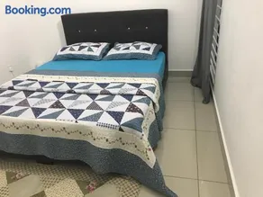 SINGGAH Putrajaya - 3 Bedrooms with Pool and KL View - Image 5