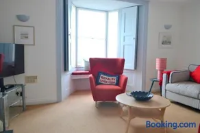Manor House Apartment 2 - Image 2