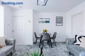 Comfortable & Spacious 3BR House near Coop Live Arena & Etihad Stadium with free Parking - New Management Since Jan '26 - Image 3