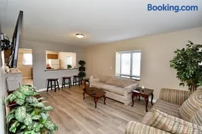 2 Bed, 1 Bath, Upper Level Unit - Image 3