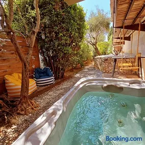 Chambre d'hôte Cigale jacuzzi et jardin privé - Image 3