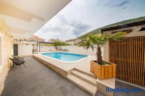 Bella Vista Suites - Image 1