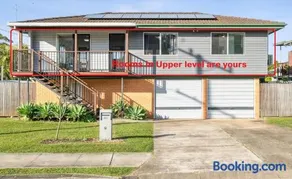3 Bedrooms in Entire Upstairs Level in Bray Park - Image 1