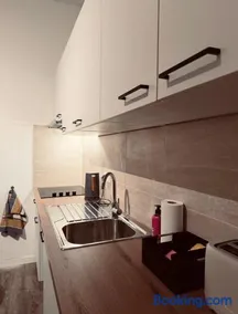 Modern 2-Bedroom Apartment for 4 Guests, In a Prime Location Close to the Train Station and the Historic Center of Ghent - Image 2