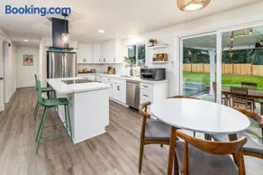 Home in Lake Stevens with large fenced yard - Image 3