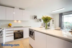 Seafront Duna Beach Luxury Apartment - Image 2