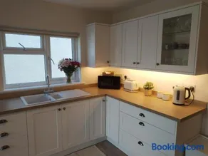 Spacious and sunny accommodation with Underfloor heating throughout - Image 4