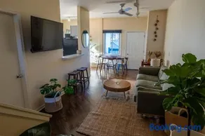 Bucktown Private Condo - Image 3