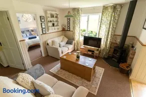 Badgers Den, a beautiful log cabin in a secluded valley close to the beach - Image 4