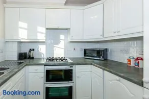 Churchill Way Suite - Image 4