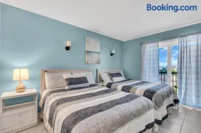 2BR with Ocean Views Washer-Dryer, Free Parking - Image 2