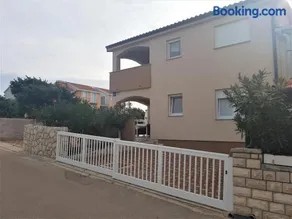 Apartamento con barbacoa y terraza | Vistas al jardín - Image 2
