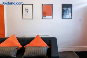 Beautiful 3 Bedroom House - Sleeps 5 Free Parking - Image 2