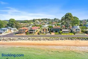 Beachfront at Batehaven - Image 1