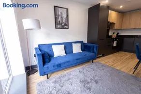Modern Borehamwood Flat - 2 Min Walk to Station - Image 3