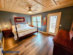 Hideaway Cabin near Mammoth Springs, Ark - Image 2