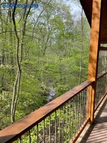 Cricket Hill Treehouse by Amish Country Lodging - Image 3