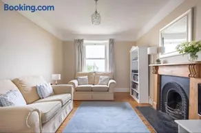 Seaside Holiday Cottage Near Beach - Image 4