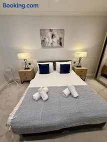 Charming Ensuite Retreat in a Premier Location - Image 3