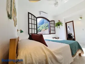 Itacoatiara - Apartamento com café da manhã ao lado da praia - Image 1
