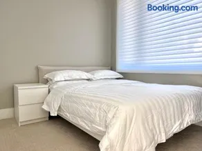 Brand New Modern Laneway House - Image 4