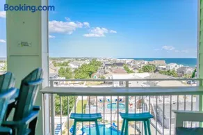 Sojourns Beach Views & Pool Family Home Sleeps 9 - Image 1