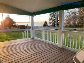Rosie's Surf Shack - Image 1