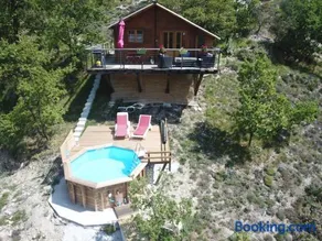 Chalet sur pilotis avec piscine privée - Image 1