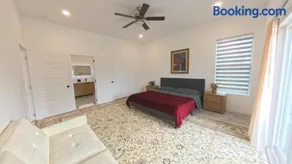 Modern 6BR Masterpiece with 2 primary suites - Image 3