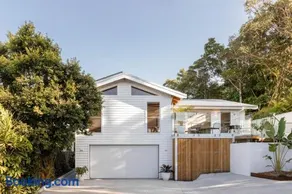 Blackbutt House - Luxe Retreat With Pool and Sauna - Image 2