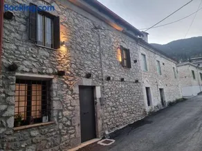 Βίλα Ελιά Παραδοσιάκο σπίτι στην Αμφίκλεια - Image 1