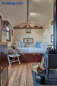 Lens Hut - Image 5