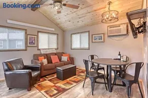 Rustic getaway in the woods - Image 4