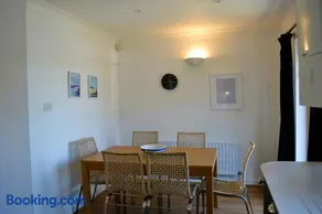 Schooners Court - Image 5