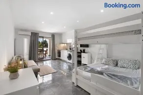 Magnificent Beach Apartment - Image 3