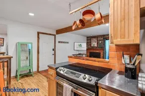 Modern Mountain Riverfront Condo, Walk to Lift - Image 5