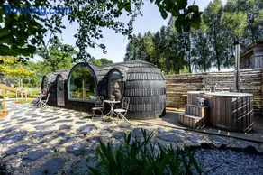 La CABANE LUXUEUSE AVEC JACUZY - Image 1