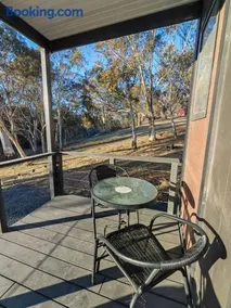 The Frosty Trout - Lakeside Snowy Mts Tiny House - Image 3