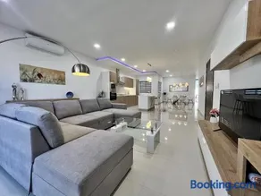 Carousel Apartments - Image 1