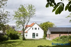 Großzügiges Landhaus in Ostseenähe mit großem Garten, Ofen und Sauna für 12 Personen - Image 1
