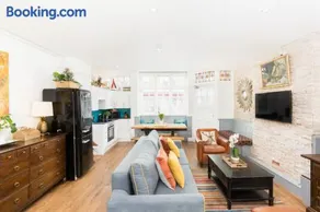 Queens Head Apartments Kingsholm inc parking - Image 3